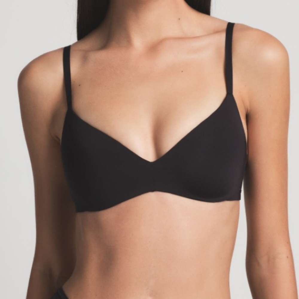 SKIMS Wireless Push Up Plunge Bra